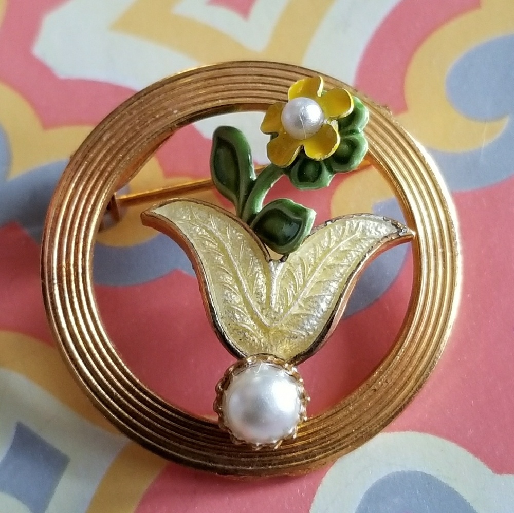 Vintage pin yellow flower brooch enamel gold tone floral pin